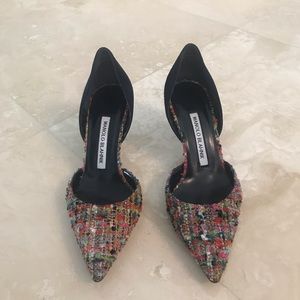 Manolo Blahnik D’Orsay pumps.